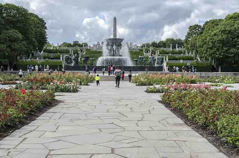 57 - Noruega - Oslo - parque Vigeland - La Fuente